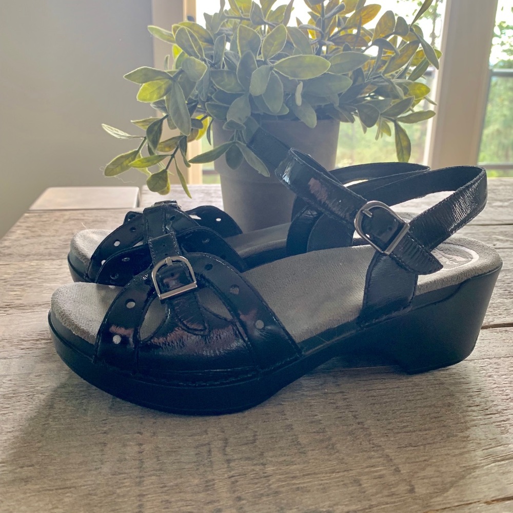 Black patent Dansko Sissy sandal size 38
